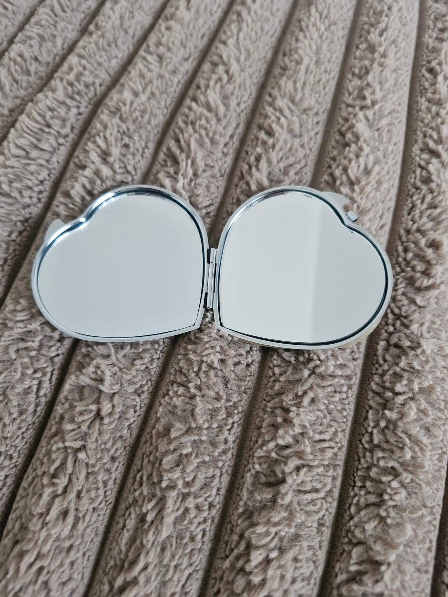 Miroir de poche coeur